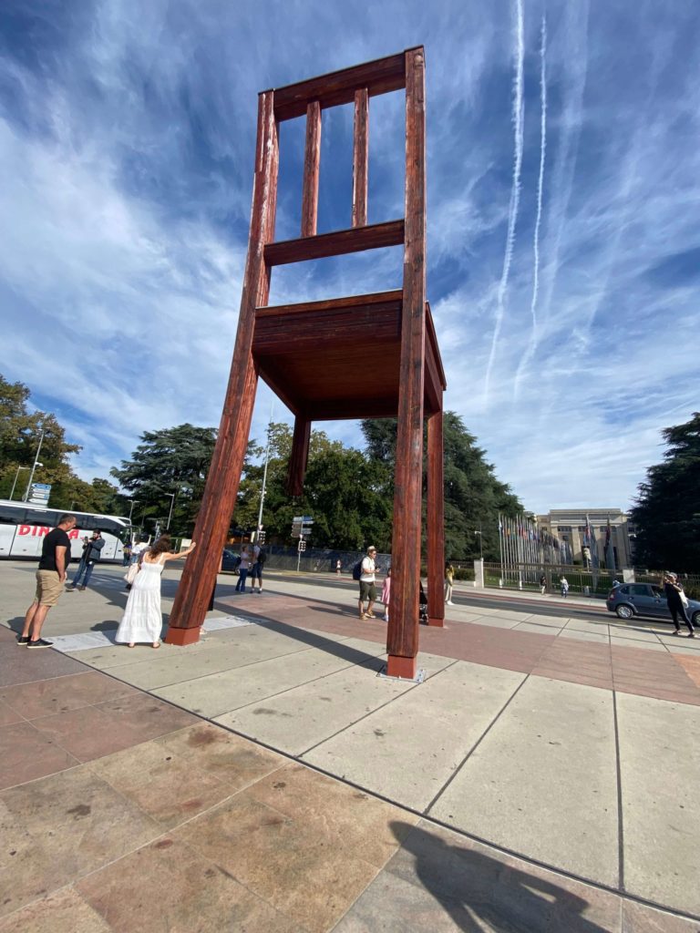 ジュネーブの壊れた椅子