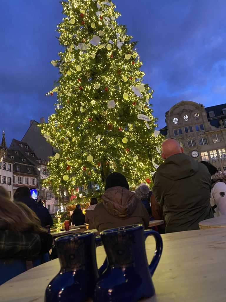 ストラスブールのクリスマスツリーとホットワイン