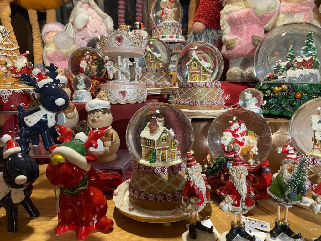 ストラスブールの雑貨屋さんに売られていた、クリスマスのオーナメント