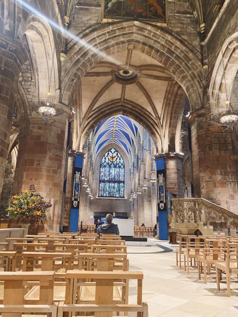 セントジャイルズ大聖堂の青い天井