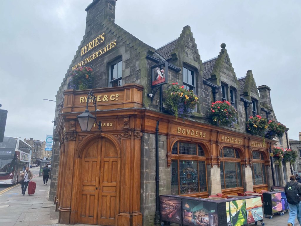 エディンバラのパブ