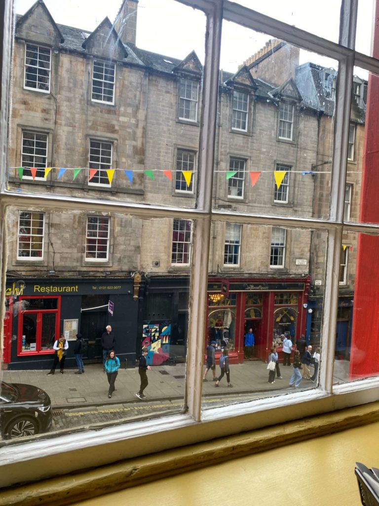 エレファントカフェからのビクトリアストリートの景色