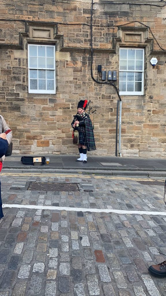 エディンバラでのバグパイプ生演奏