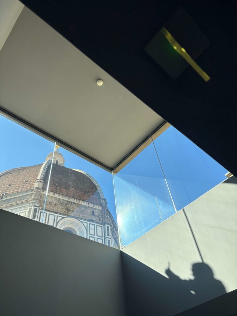 ドゥオーモ付属美術館から見えるドゥオーモ